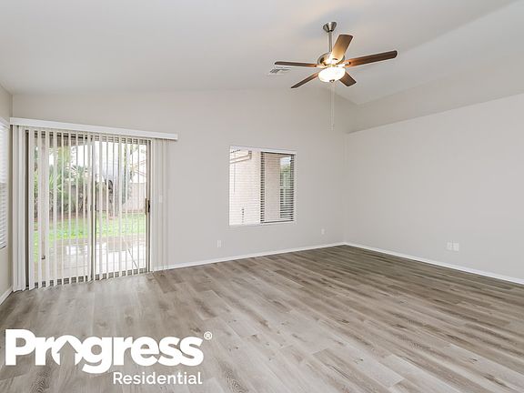 3rd image of 1915 E Palomino Dr