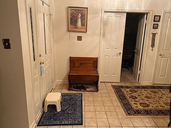 4th image of 1018 Summer Hill Dr