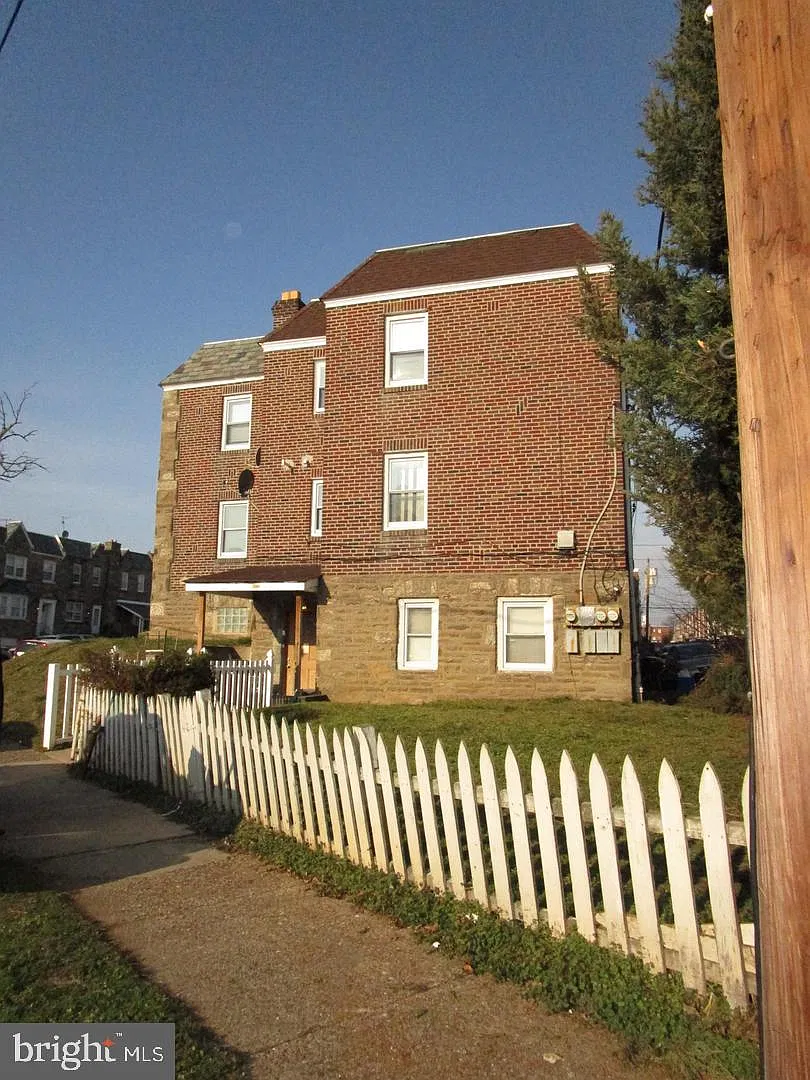 2 bed, 1.0 bath, 800 sqft, $1,350 — Photo 2