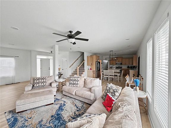 3rd image of 416 SW Nelson Dr