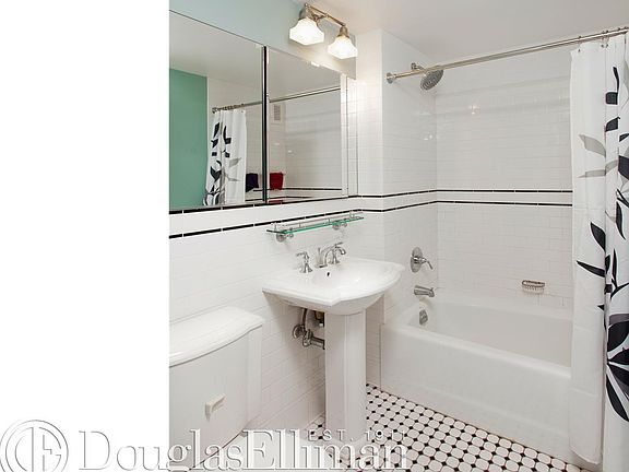 5th image of 300 W 135th St APT 10B