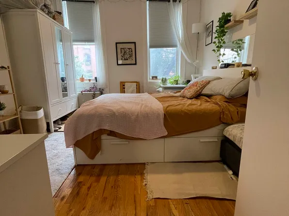 143 Montrose Avenue image 1 of 4