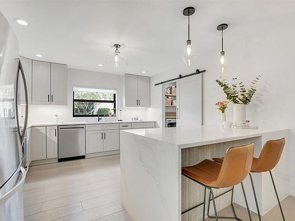 4th image of 8569 Casa Del Lago