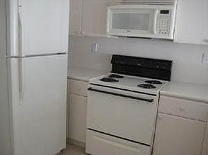 3rd image of 2711 SE 16th Ave Unit 201