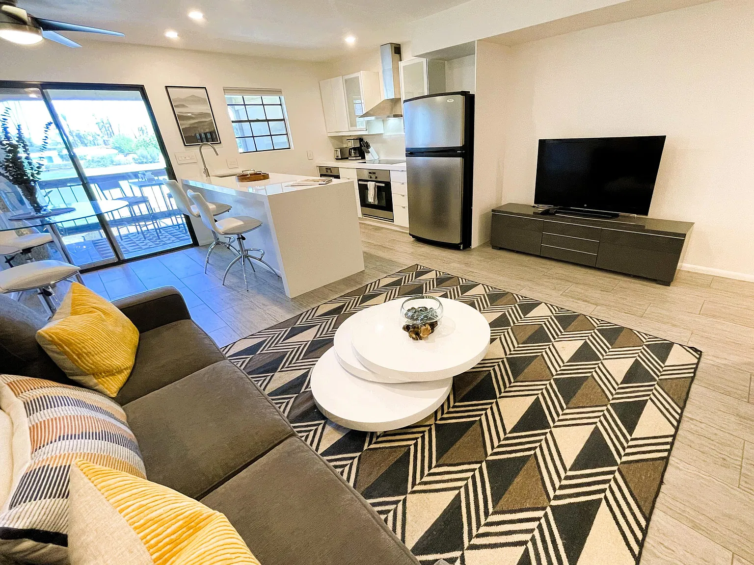 1 bed, 705 sqft, $1,950 — Photo 4
