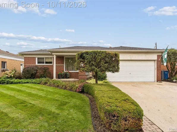 11460 Applewood Dr, Warren, MI 48093