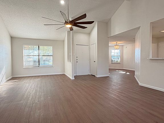 2nd image of 813 Arbor Downs Dr