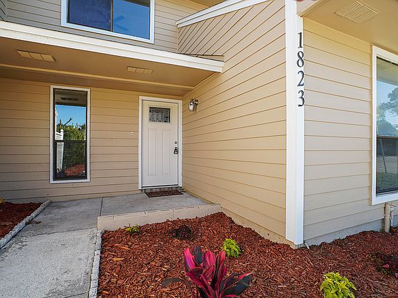 3rd image of 1823 Oak Water Dr