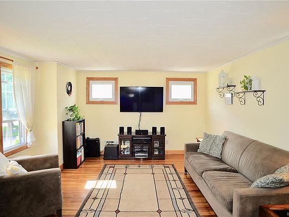 2nd image of 136 Fairvale Dr