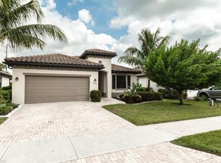 9204 Woodhurst Dr, Naples, FL 34120