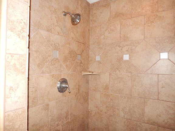 4th image of 230 Stuart St
