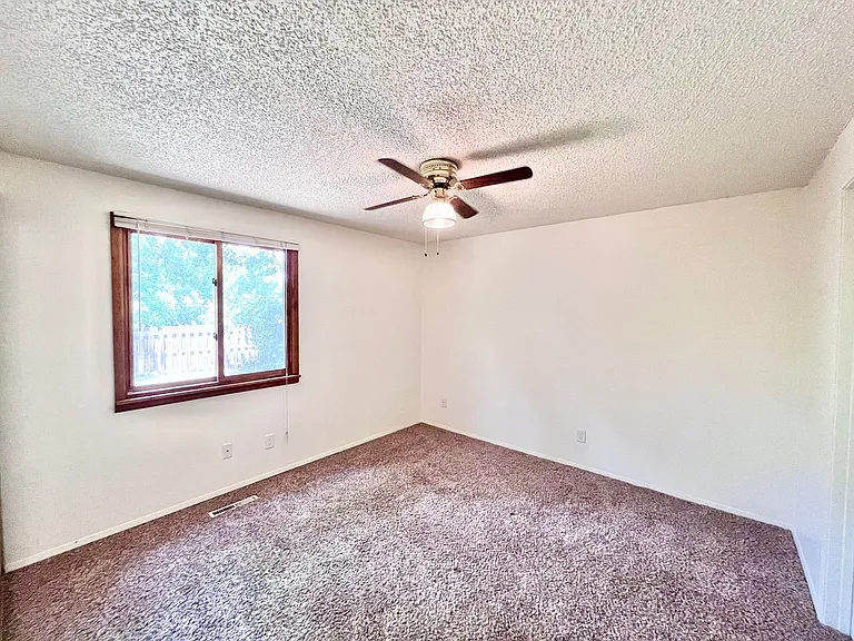 2493 Fleming Dr — Photo 6