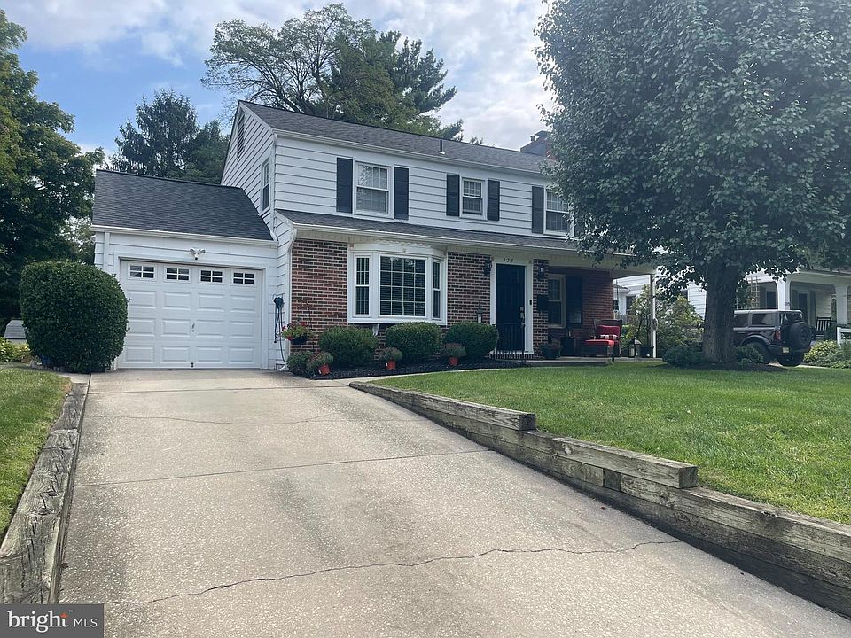 1st image of 321 N Stanwick Rd