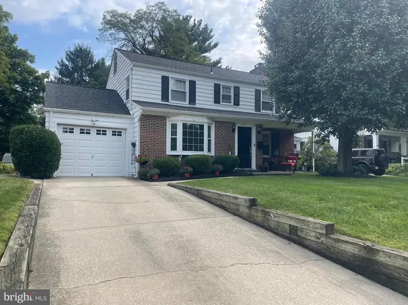 321 N Stanwick Rd, Moorestown, NJ 08057