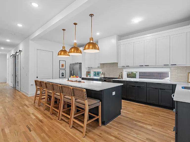 303 Riverside Dr #B — Photo 12