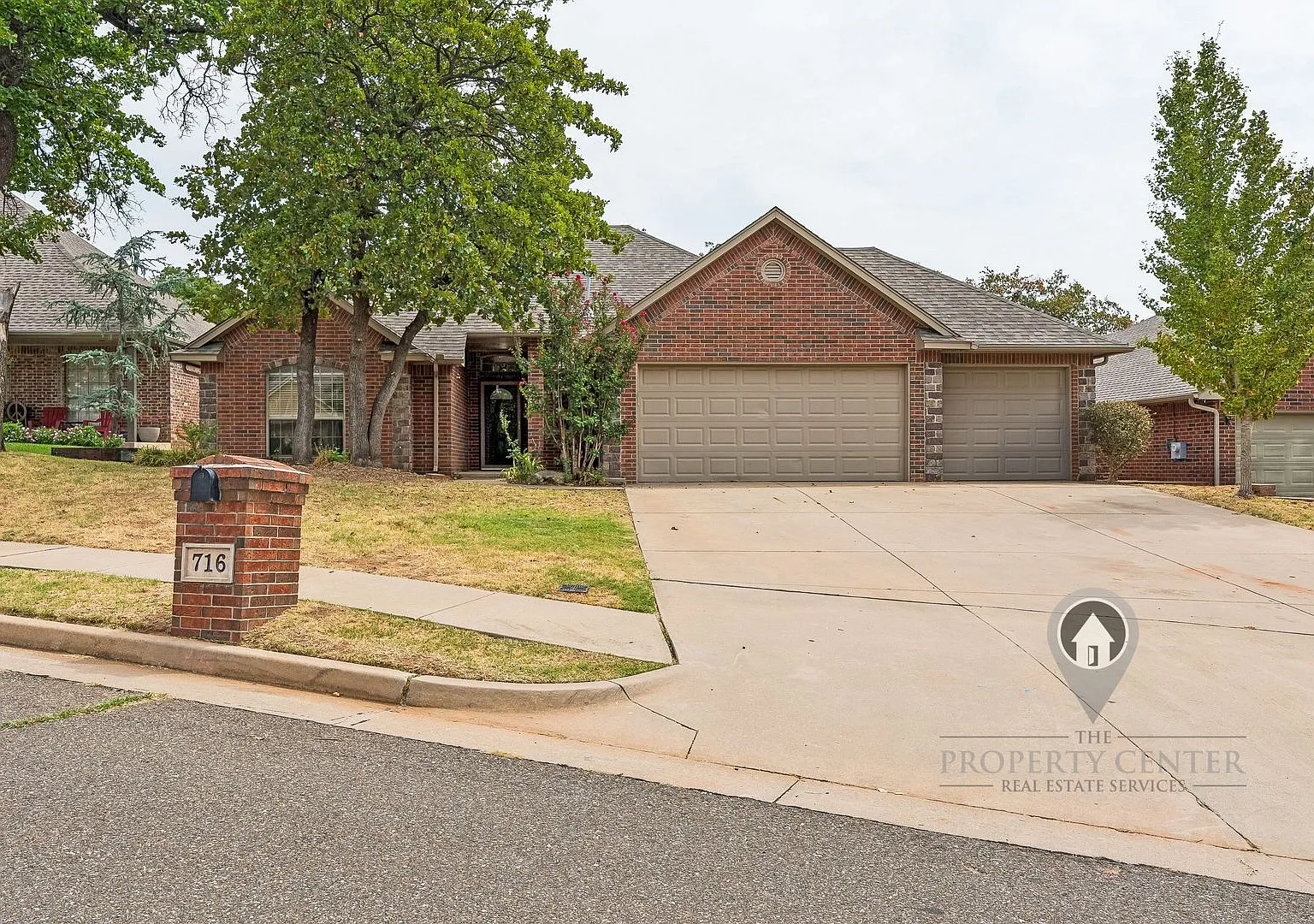 Room to Live, Relax & Entertain 4-Bedroom Edmond Home! — Photo 1