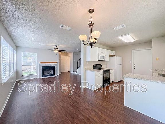 5th image of 4801 Stone Ridge Dr