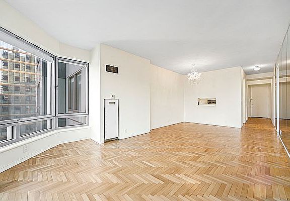 4th image of 301 W 57th St APT 15B