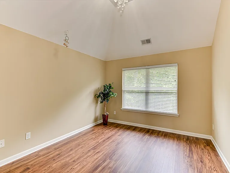 2073 Willhaven Dr — Photo 12