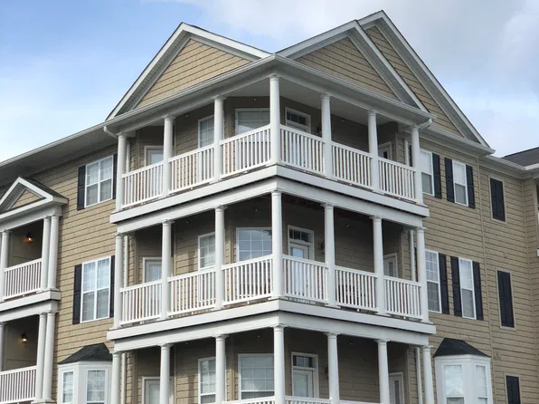 1235 Suncrest Village Cir, Morgantown, WV 26505