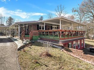 44 Tuttle Rd, Hendersonville, NC 28792