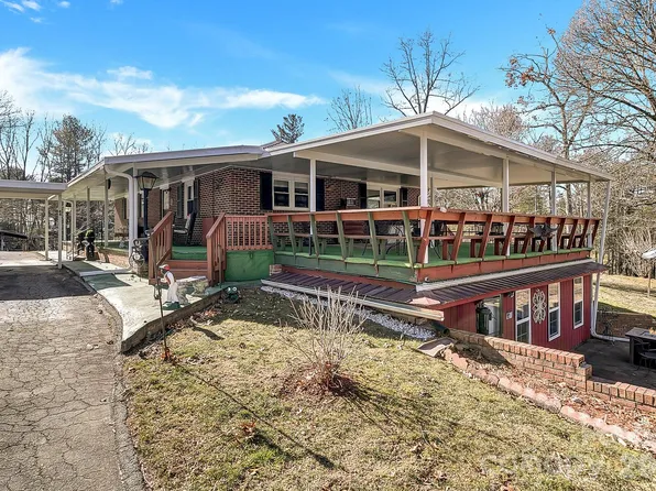44 Tuttle Rd, Hendersonville, NC 28792
