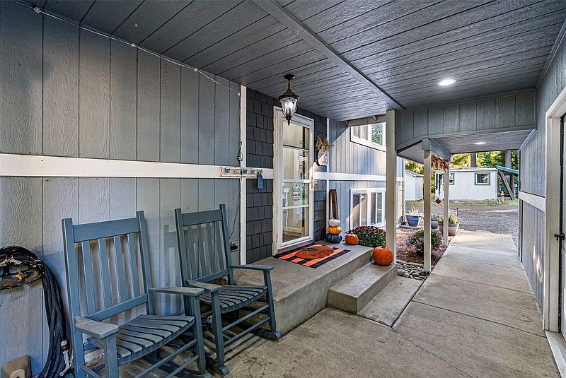 3rd image of 4440 Forest Drive NE