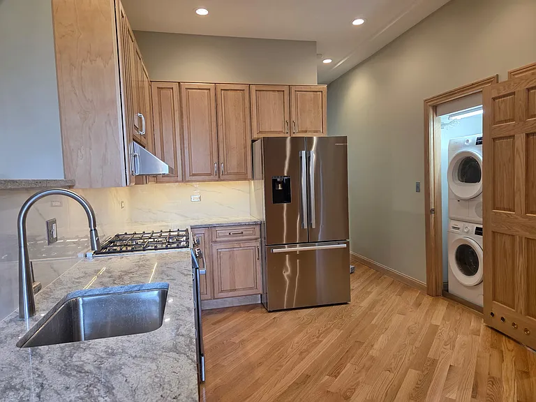 1909 N Sheffield Ave #1 — Photo 3