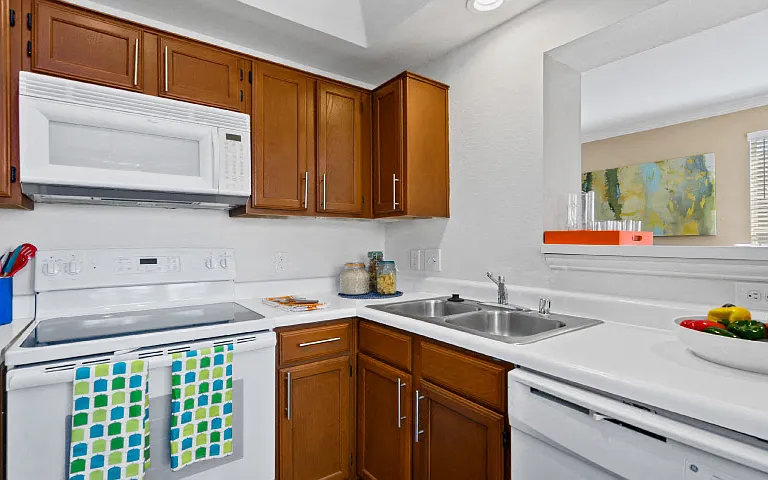 Lanesborough Apartments — Photo 20