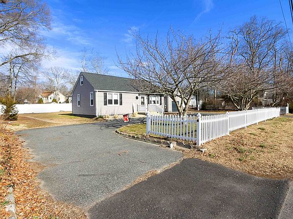 4th image of 643 Town Bank Rd N