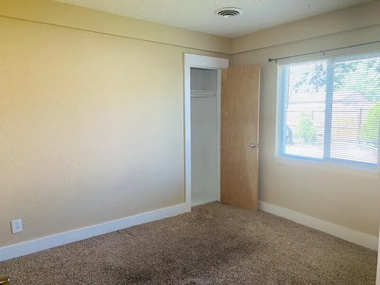 1121 Alton St — Photo 15