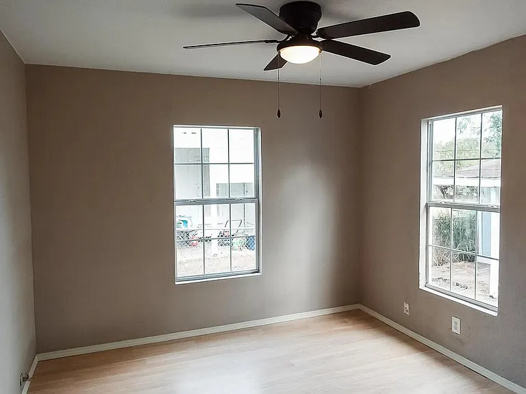 1129 E Doddridge Ave — Photo 11