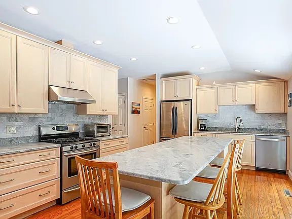 3 bed, 1536 sqft, $3,600 — Photo 4