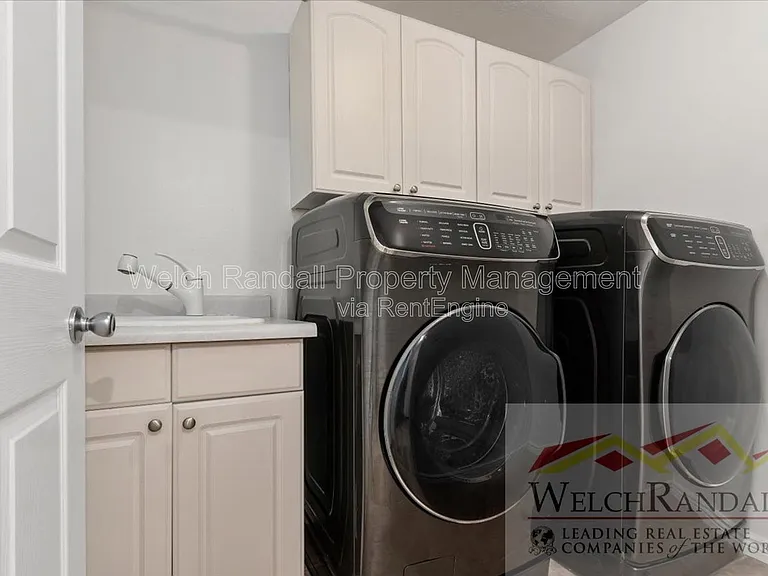 179 E 2200 S — Photo 24