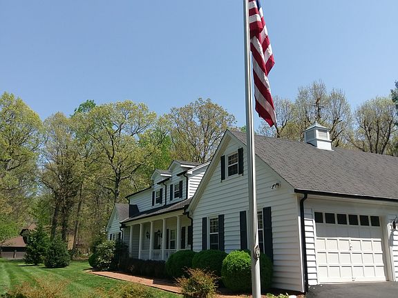 4th image of 1015 Old Hickory Ln