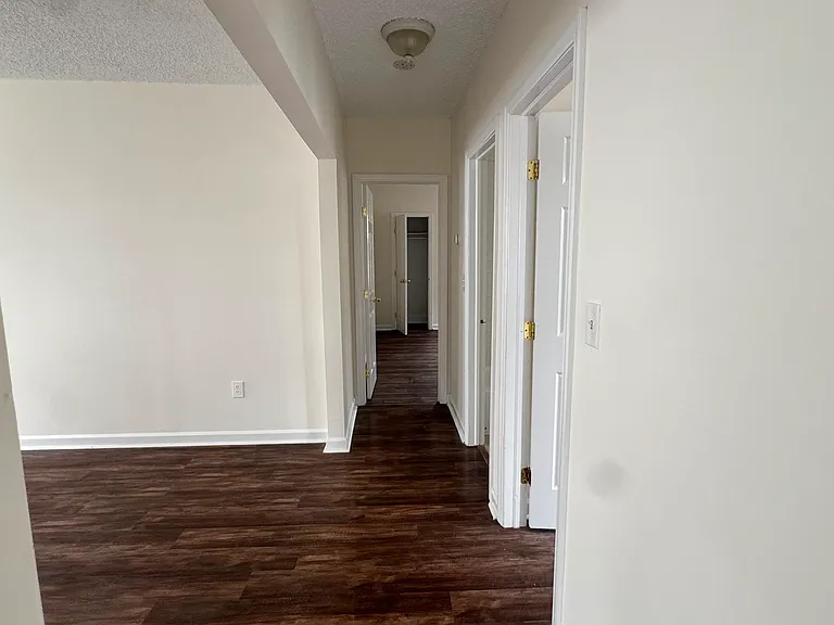 180 Howe Ave — Photo 6