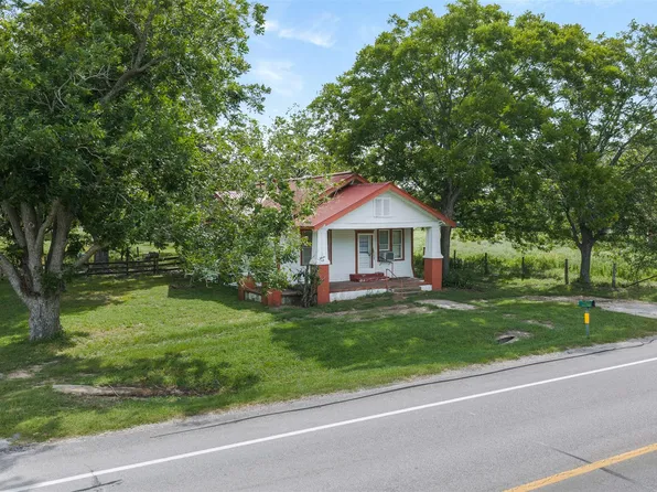 2005 W Grand Ave, Yoakum, TX 77995