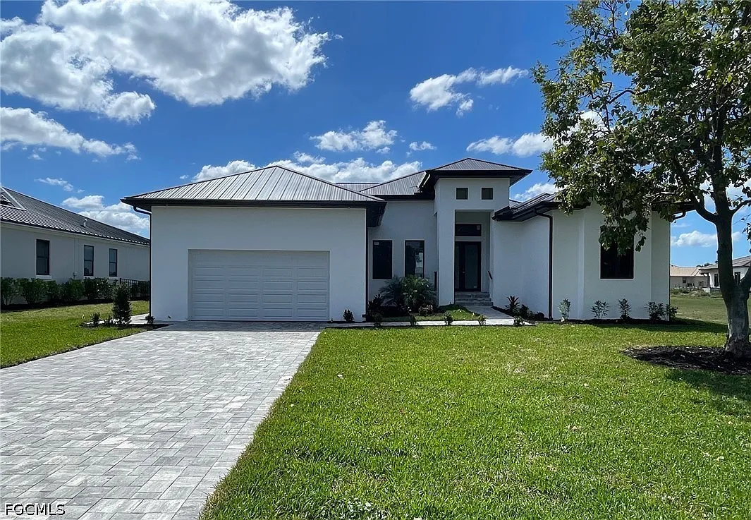 4 bed, 3.0 bath, 2302 sqft, $3,100 — Photo 2