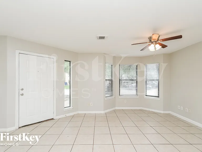 2920 La Estancia Ln — Photo 4