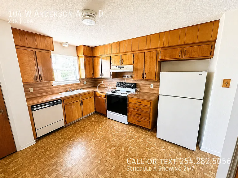 104 W Anderson Ave #D — Photo 2