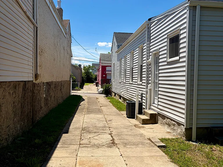 923 Ann St — Photo 3