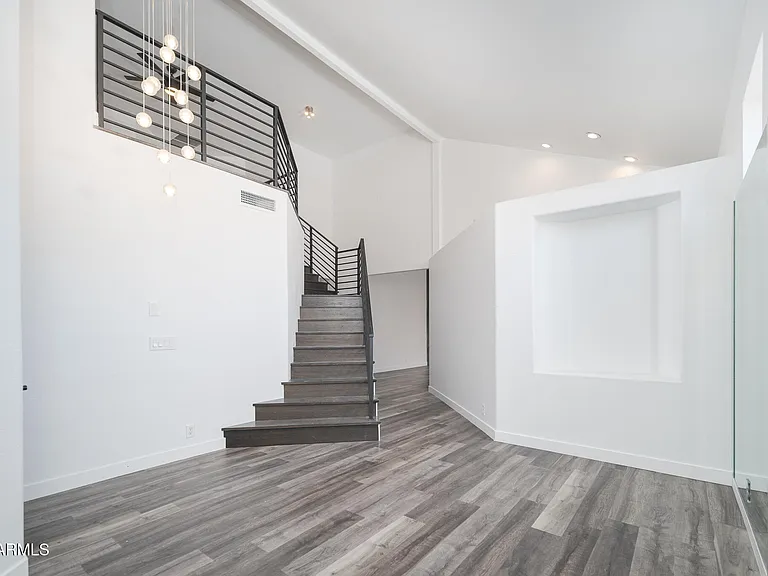 18031 N 15th Pl — Photo 3