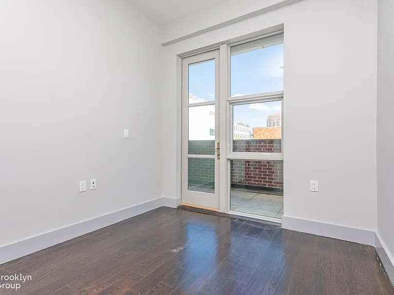 56 Box St #2A — Photo 3