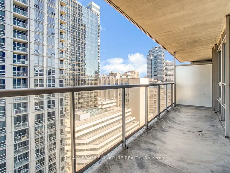 761 Bay St #1914 — Photo 31
