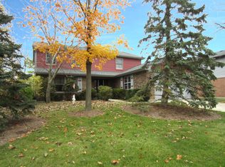 719 Farnham Ln, Wheaton, IL 60189