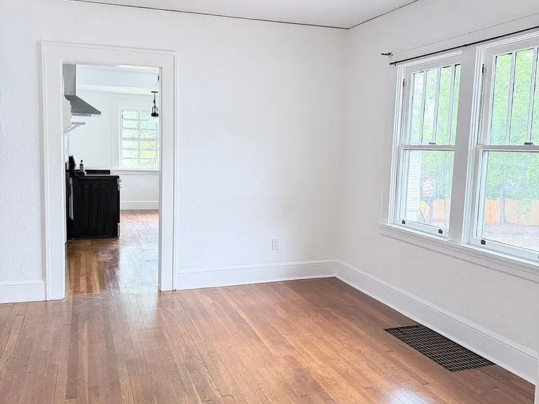 94 Louisiana Ave — Photo 5