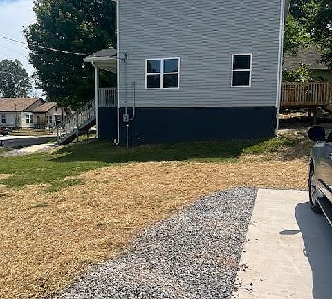 2nd image of 210 Kingwood Rd