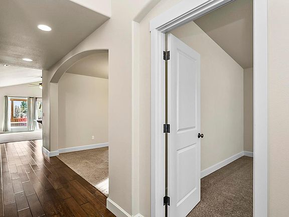 4th image of 21285 SE Daylily Ave