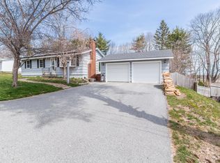 16 Hamlin Rd, Falmouth, ME 04105