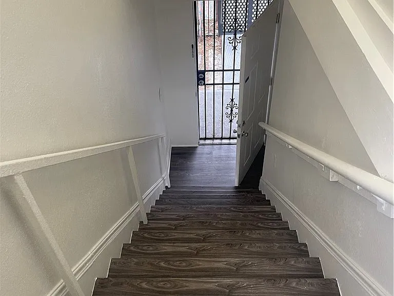 704 S Soto St — Photo 21